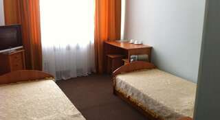 Гостиница Ника Смоленск Бюджетный двухместный номер с 2 отдельными кроватями-1